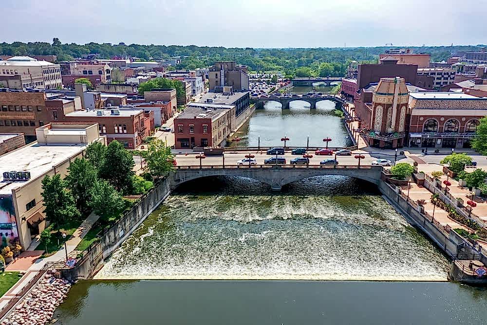 drone photo of Aurora Illinois where Concrete Hero serves
